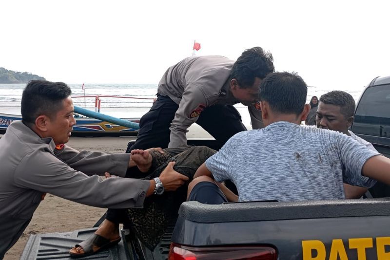 Bripka Aditya Gugur saat Selamatkan Warga Tenggelam di Pantai Pangandaran