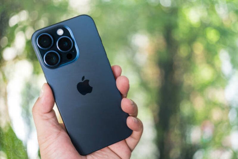 Apple Masih Memimpin! Apa yang Membuatnya Tetap di Puncak Pasar Smartphone 2024?