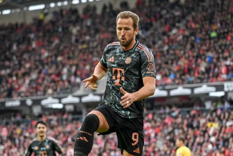 Selebrasi Harry Kane usai cetak gol di laga Freiburg vs Bayern Munich