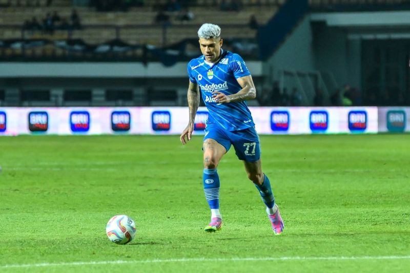 Selebrasi emosional Ciro Alves setelah mencetak gol kemenangan Persib Bandung atas PSM Makassar