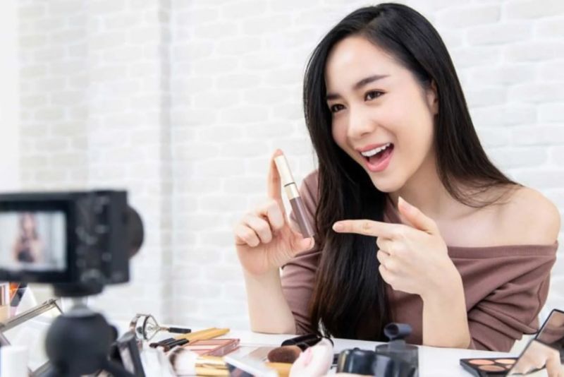 Marak Pinjol, Influencer Diminta Punya Sertifikasi Promosi Produk Keuangan