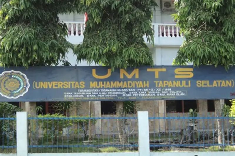 Ratusan Mahasiswa Universitas Muhammadiyah Tapanuli Selatan Rugi Rp1,2 M Tertipu Janji Bayar UKT Tanpa Antre