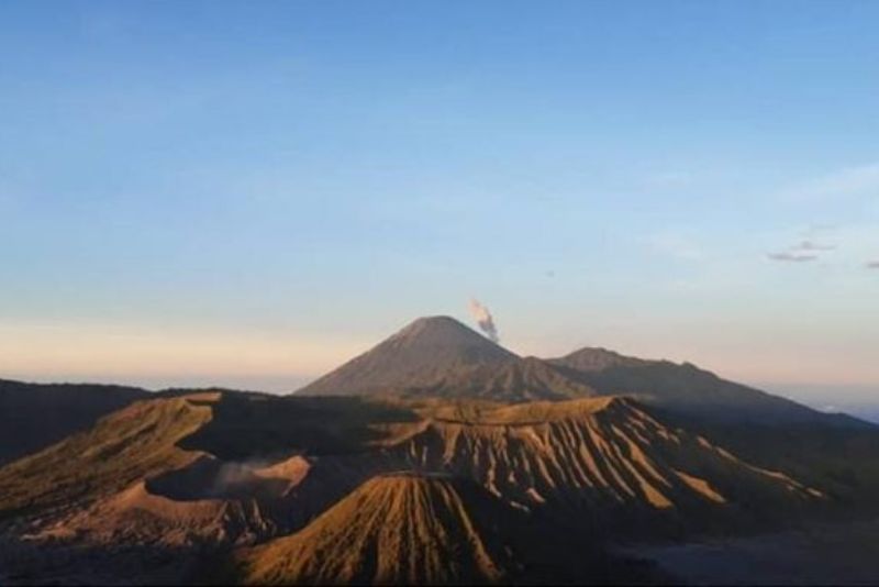 Aturan Penutupan Jalur Pendakian Gunung Semeru Diperpanjang