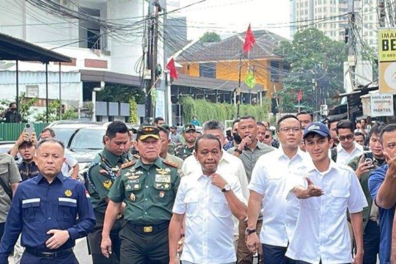 Ngecek LPG 3 Kg, Bahlil di Gas Warga, Juga Minta Maaf ada Warga Sampai Meninggal