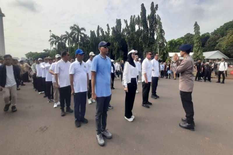 Gubernur, Bupati, dan Wali Kota Terpilih Latihan Baris-Berbaris di Monas Jelang Pelantikan