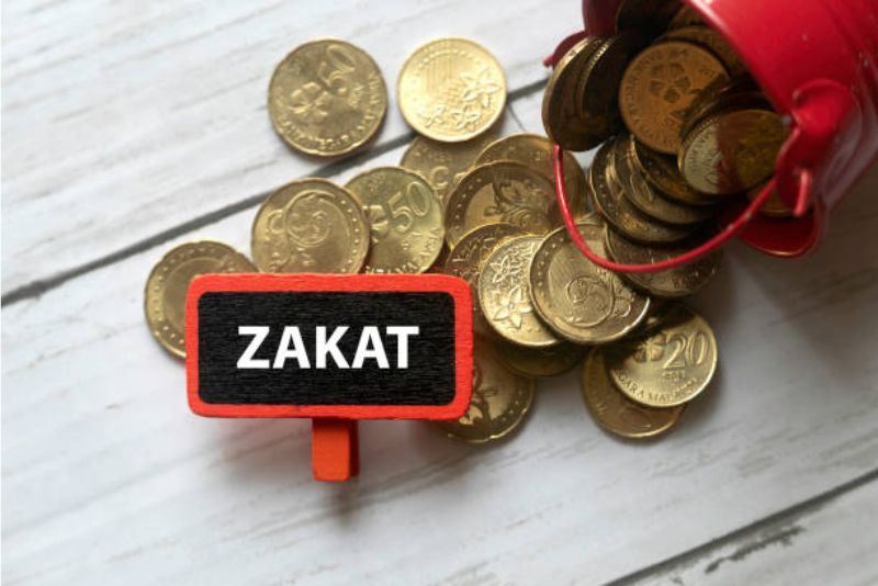 Hukum Menerima Zakat