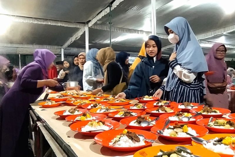 500-800 Porsi Buka Puasa Gratis Diberikan di Masjid Agung An Nur Kota Batu, Menghidangkan Masakan" Enak