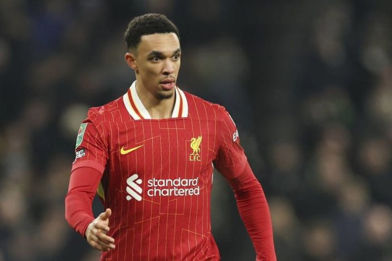 Trent Alexander-Arnold dalam laga leg pertama semifinal Carabao Cup antara Tottenham vs Liverpool, Kamis (9/1/2025) dini hari WIB. (c) AP Photo/Ian Walton