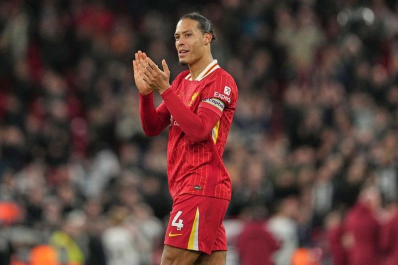 Virgil van Dijk di laga Premier League antara Liverpool vs Newcastle, Kamis (27/2/2025). (c) AP Photo/Jon Super