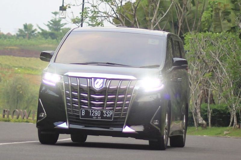 Toyota Alphard hybrid (TAM)
