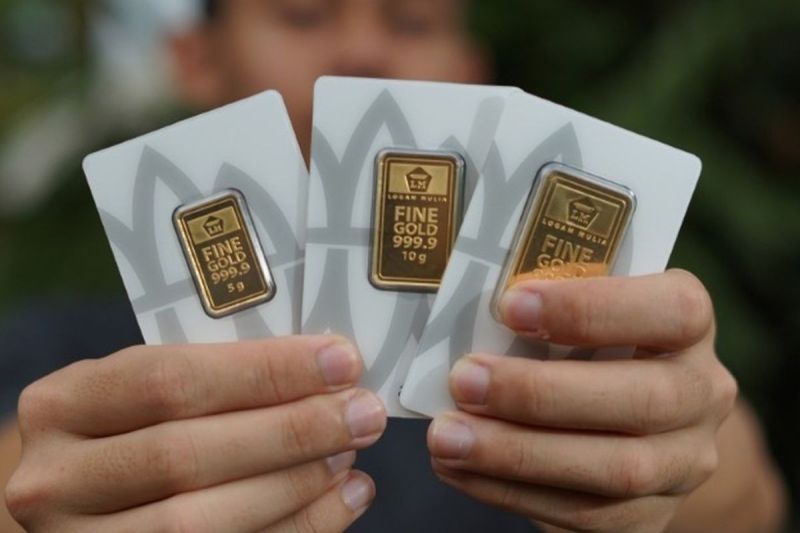 Harga emas Antam hari ini yang dipantau dari laman Logam Mulia.(dok. Shutterstock/QUON_ID)