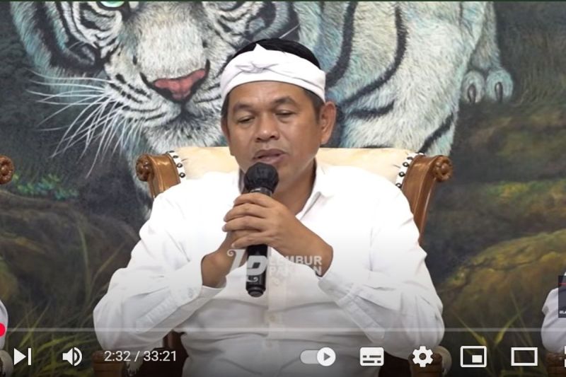 Gubernur Jawa Barat Dedi Mulyadi menyatakan menghentikan dana hibah saat mengumpulkan kepala Dinas Pendidikan dan Kepala Kementerian Agama Kota/Kabupaten Se-Jabar, Kamis (24/5/2025).(Tangkap Layar YT)