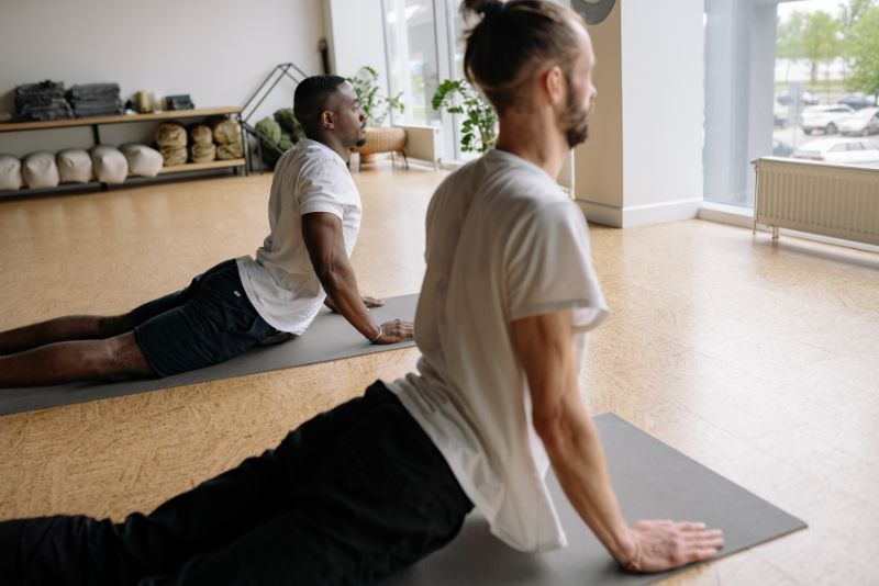 Pose Yoga Redakan Nyeri Punggung
