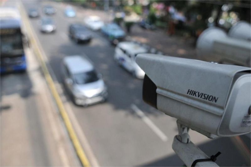 kamera tilang elektronik memantau lalu lintas di jalan nasional Indonesia