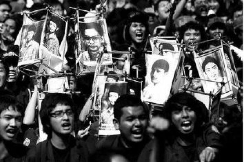Tragedi Semanggi I terjadi pada tanggal 11-13 November 1998,