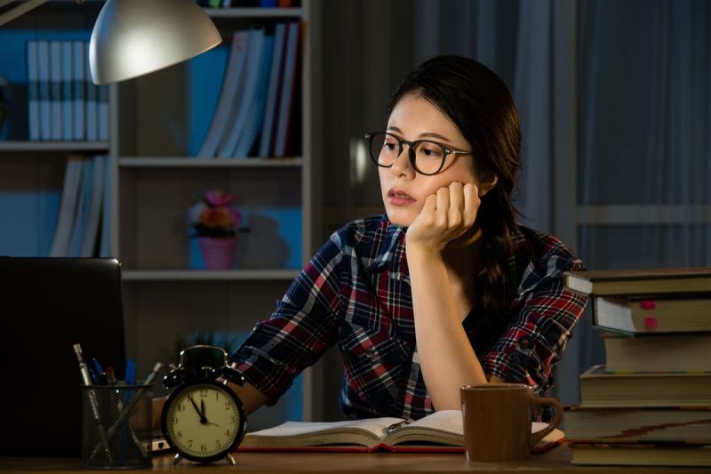 Terlalu sering menggunakan teknologi bisa menjadi penyebab susah fokus dan konsentrasi.(SHUTTERSTOCK)