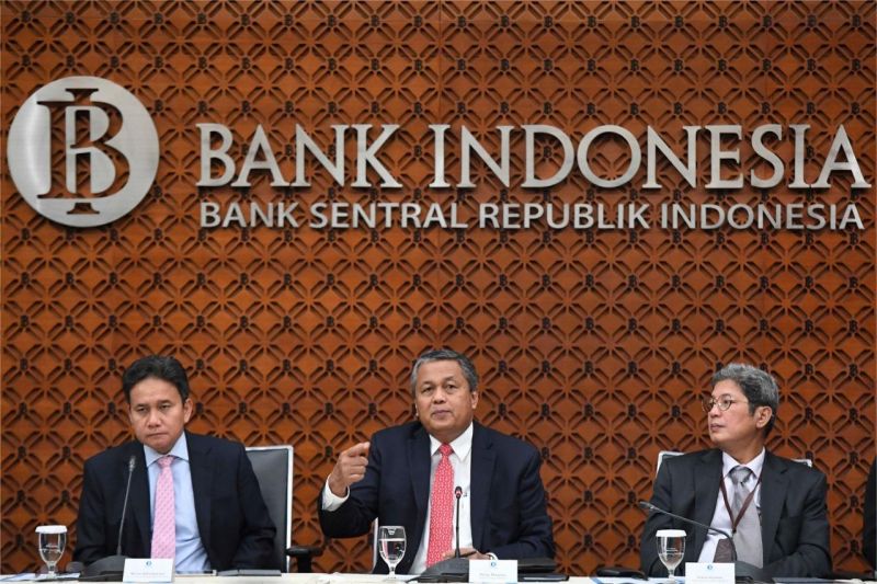 ilustrasi rapat kebijakan bank sentral terkait pengendalian kredit bermasalah
