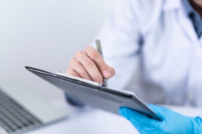 Pasien dan dokter pembuat surat sakit palsu bisa dikenai hukum pidana. (PIXABAY/CKSTOCKPHOTO)