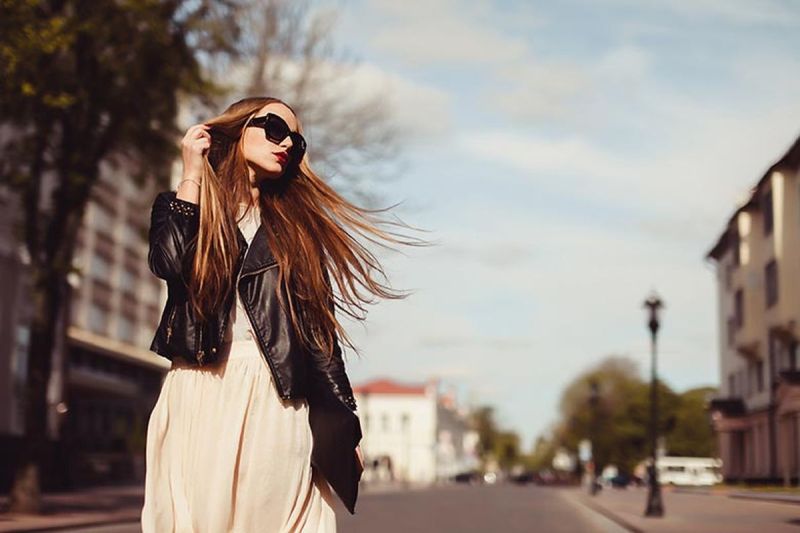 Ilustrasi fashion wanita. (Dok. Shutterstock/Sergey causelove)