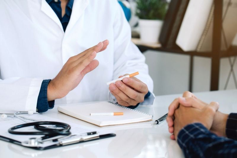 Apakah penyakit yang disebabkan rokok ditanggung BPJS Kesehatan?(Shutterstock/chayanuphol)