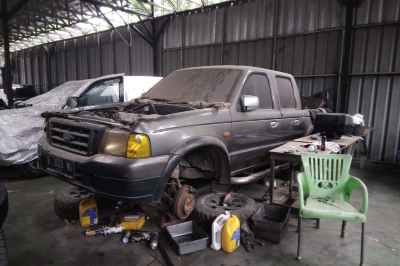 Ford Ranger punya tampilan yang kekar dan gagah, namun pandangan masyarakat menilai sulit merawat mobil keluaran Amerika Serikat ini karena suku cadangnya mahal.(KOMPAS.com/Gilang)