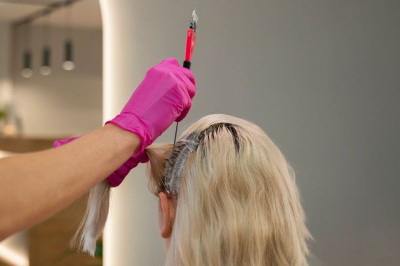 ilustrasi rambut yang sedang di bleaching(Via)