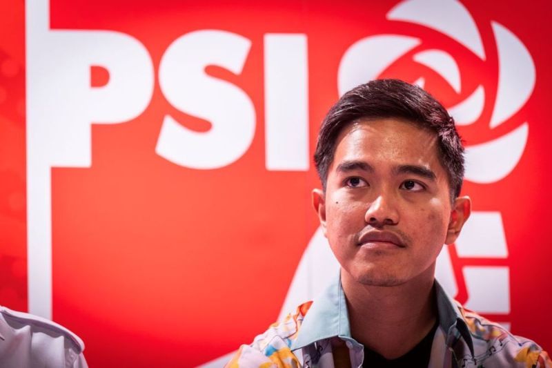 Ketua Umum PSI Kaesang Pangarep bersiap memberikan keterangan pada konperensi pers dukungan Pilkada 2024 di Jakarta, Kamis (18/7/2024).
