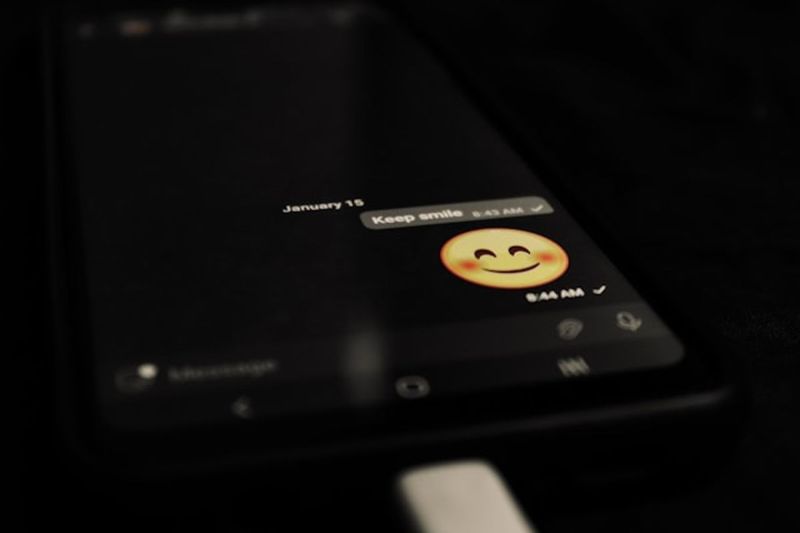 Ilustrasi grup WhatsApp (Unsplash)