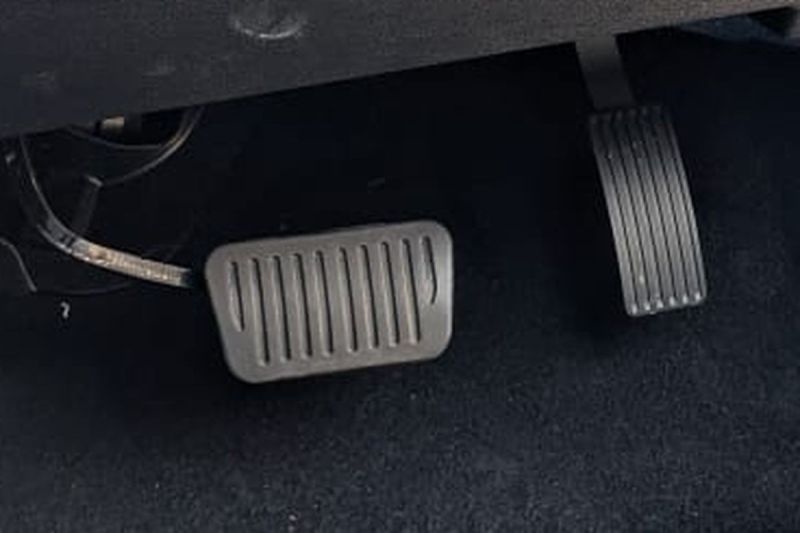 Desain pedal gas dan rem BYD M6(Dok Ratih)