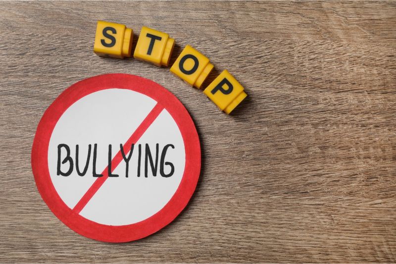 ilustrasi bullying - Seorang siswa SD jadi korban pengeroyokan siswa SMP di Samarinda.(canva.com)