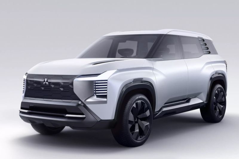 Mitsubishi baru saja meluncurkan DST, mobil konsep sport utility vehicle (SUV) 7 penumpang di ajang Philippine International Motor Show. (Doc Carscoops)