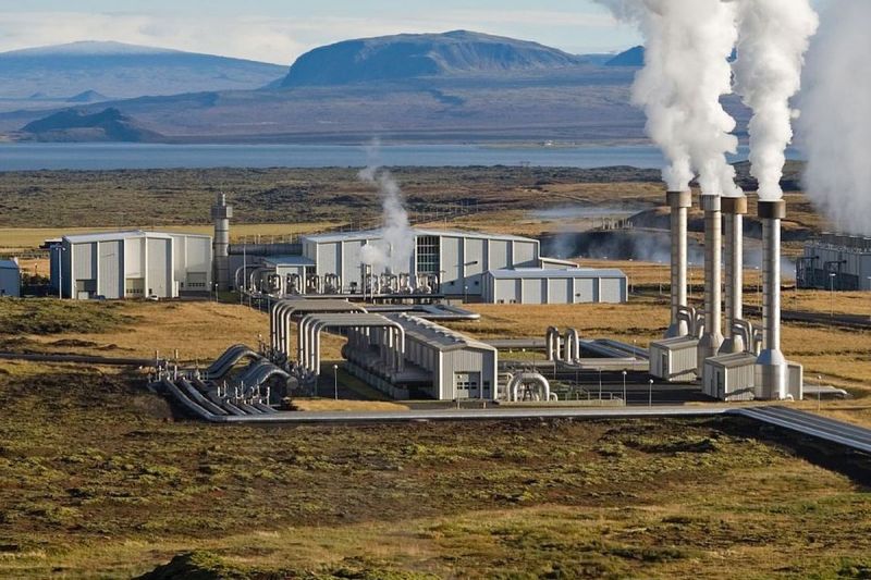 Ilustrasi pembangkit listrik tenaga panas bumi atau geothermal. (PIXABAY/WIKIIMAGES)