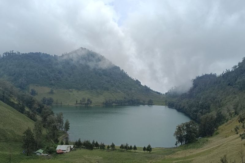 Suasana Ranu Kumbolo di lereng Gunung Semeru, Senin (23/12/2024)(KOMPAS.com/MIFTAHUL HUDA)