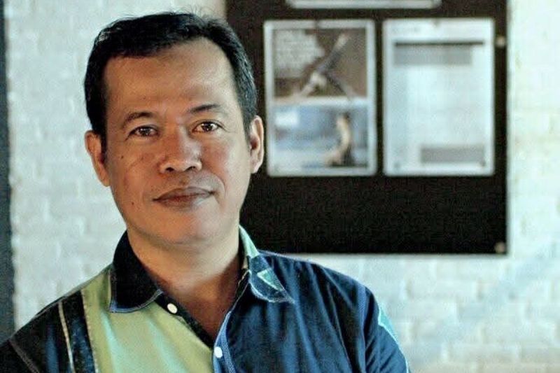 Supriyadi (54) ketika masih bekerja sebagai staf administrasi di salah satu lembaga riset di Jakarta Pusat.(Dok. Pribadi Supriyadi)
