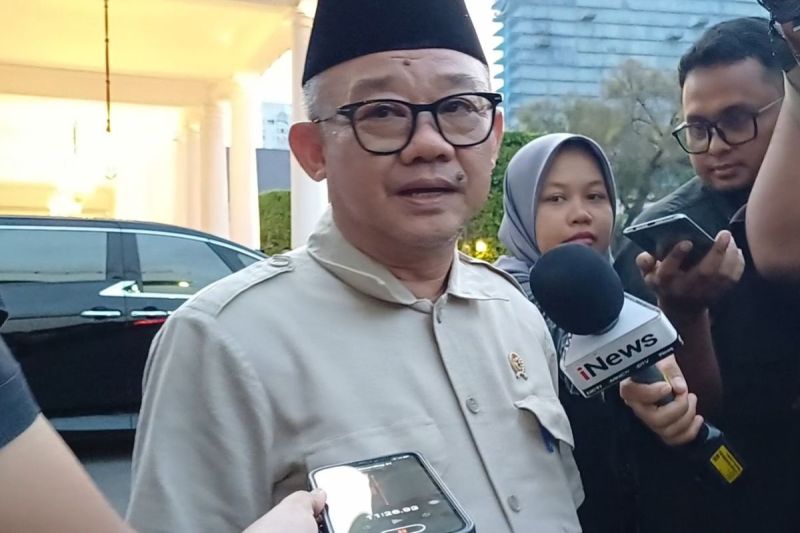 Menteri Pendidikan Dasar dan Menengah (Mendikdasmen) Abdul Mu'ti usai menemui Presiden RI di Kompleks Parlemen, Jakarta, Rabu (30/4/2025).(KOMPAS.com/Rahel)