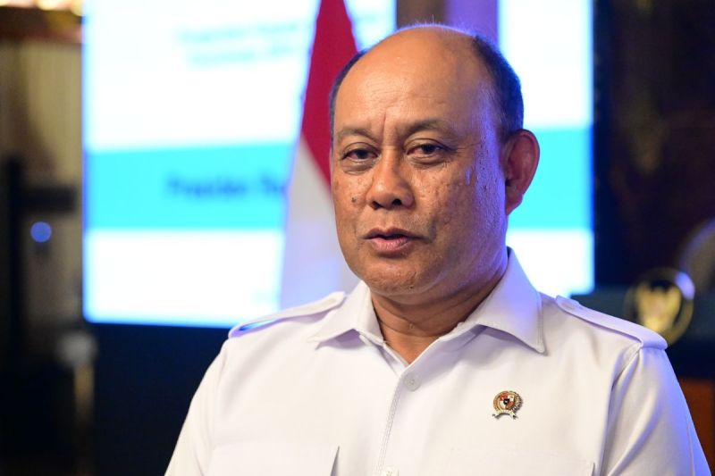 Kepala Badan Gizi Nasional (BGN) Dadan Hindayana mengikuti rapat bersama yang dipimpin oleh Presiden Prabowo Subianto di Hambalang, Bogor, Jawa Barat, Sabtu (3/5/2025).