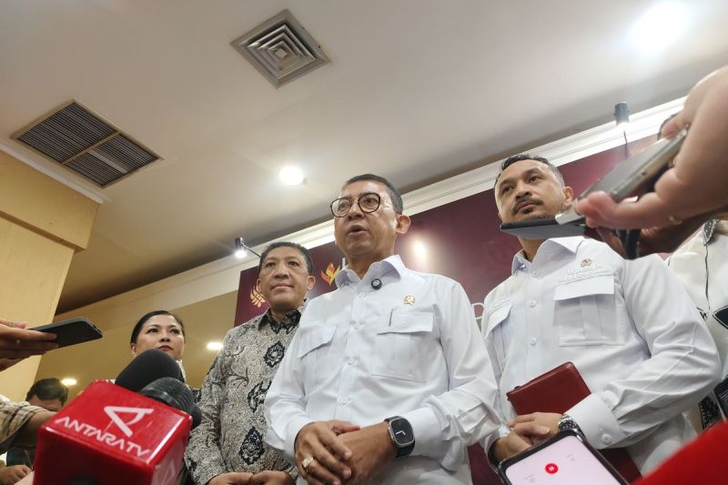 Menteri Kebudayaan Republik Indonesia Fadli Zon saat ditemui awak media usai peluncuran Dana Indonesiana 2025 di Kementerian Kebudayaan, Jakarta Pusat, Senin (5/5/2025). (Kompas.com)