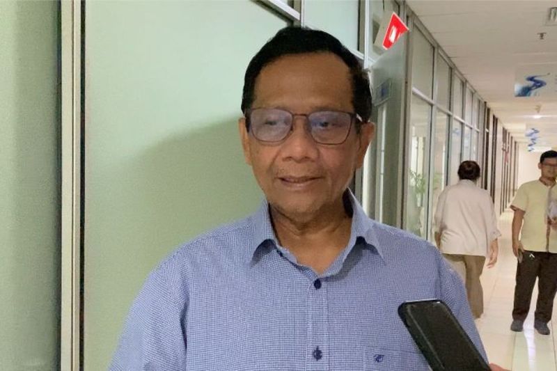 Pakar Hukum Tata Negara Mahfud MD saat berkunjung ke Gedung Kompas Gramedia, Jakarta Pusat, Senin (5/5/2025). (KOMPAS.com/FIKA NURUL ULYA)