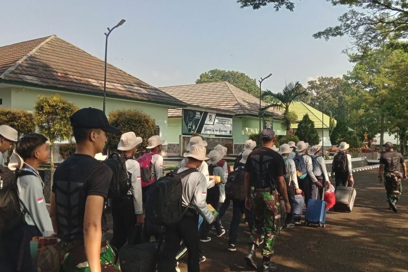 Program pembinaan siswa nakal Jawa Barat di barak militer.(KOMPAS.COM/FIRMAN TAUFIQURRAHMAN)