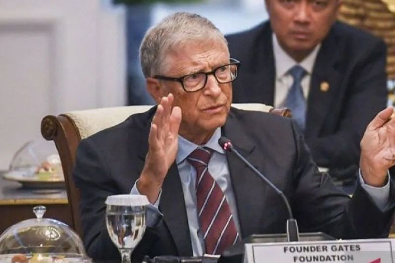 Pendiri Microsoft dan tokoh filantropi dunia Bill Gates berbicara dalam pertemuan dengan para pengusaha di Istana Merdeka, Jakarta, Senin (5/5/2025).
