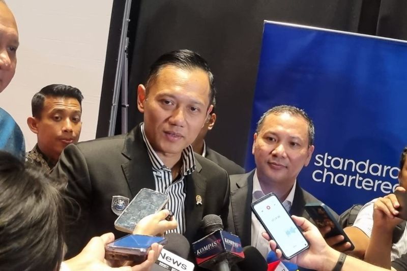 Menteri Koordinator Bidang Infrastruktur dan Pembangunan Kewilayahan Agus Harimurti Yudhoyono (AHY) saat ditemui di Park Hyatt, Jakarta, Kamis (8/5/2025).(KOMPAS.com/ISNA RIFKA SRI RAHAYU)