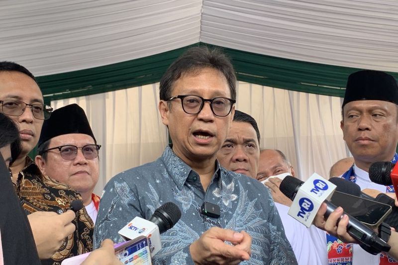 Menteri Kesehatan (Menkes) Budi Gunadi Sadikin saat ditemui di Kantor Kelurahan Rambutan, Kecamatan Ciracas, Jakarta Timur, Jumat (9/5/2025).(KOMPAS.com/FIRDA JANATI)
