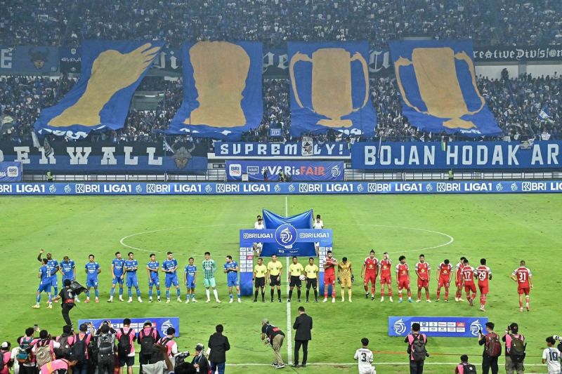 Suasana Stadion Gelora Bandung Lautan Api (GBLA) kandang Persib Bandung saat menghadapi Barito Putera pada laga pekan ke-32 Liga 1 2024-2025, Jumat (9/5/2025).