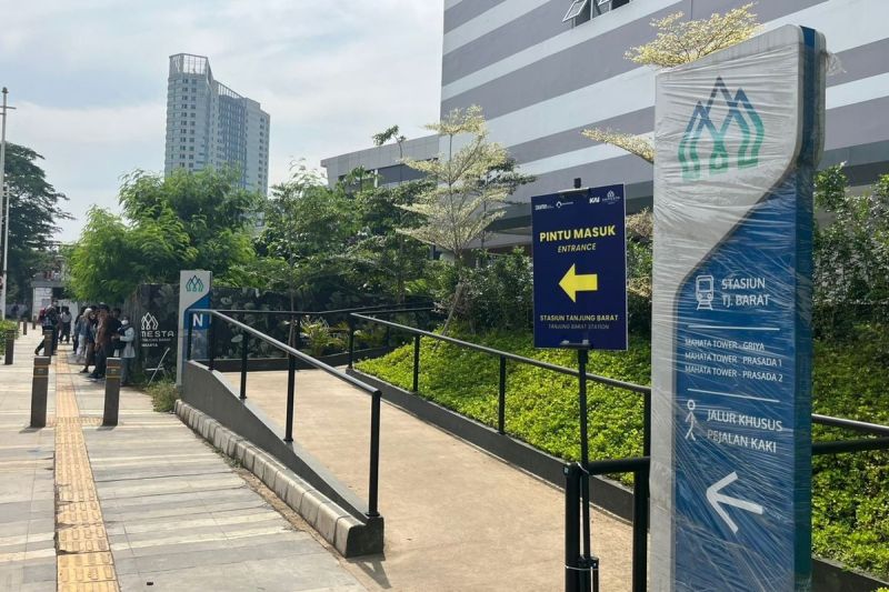 Pintu masuk baru Stasiun Tanjung Barat, Jalan Lenteng Agung Raya, Jakarta Selatan, Senin (12/5/2025).(KOMPAS.com/DINDA AULIA RAMADHANTY)