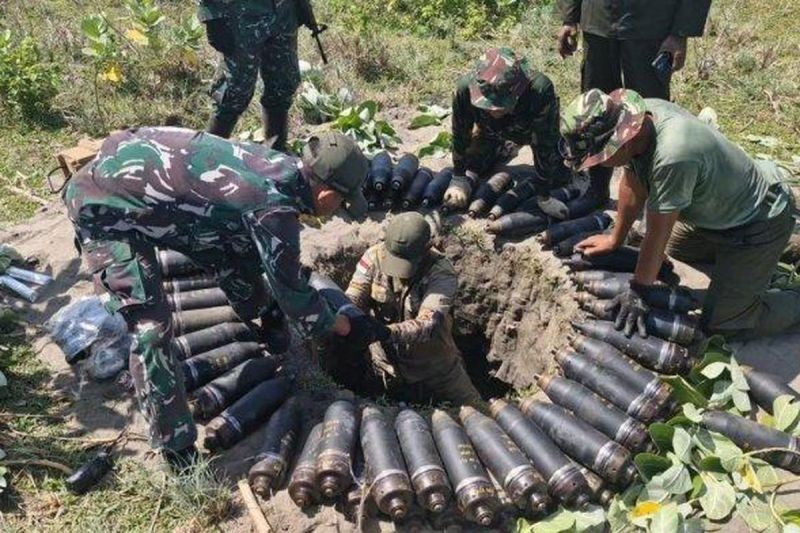Foto diduga sumur tempat pemusnahan amunisi di Desa Sagara, Kecamatan Cibalong, Garut, Senin (12/5/2025), pemusnahan bom tak layak pakai di lokasi tersebut menewaskan 13 orang. (istimewa)