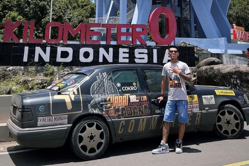 Monang Saragih salah satu anggota Komunitas Mercedes-Benz Club Indonesia Regional Jawa Timur-Bali menjalani 33 hari touring dari Surabaya ke Sabang.(Dokumentasi Pribadi)