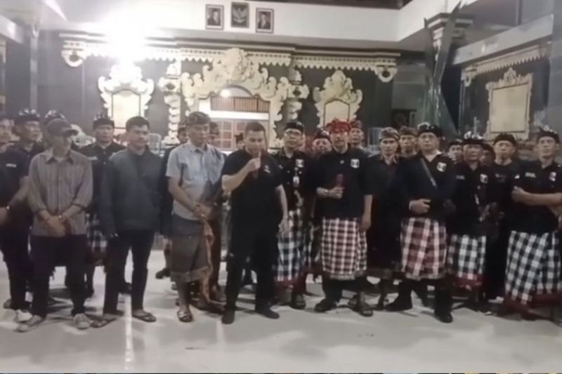 Tangkapan layar video salah seorang pengurus DPC GRIB Jaya Tabanan usai pertemuan di Balai Banjar Sanggulan, Desa Banjar Anyar, Kecamatan Kediri, Kabupaten Tabanan, Provinsi Bali.