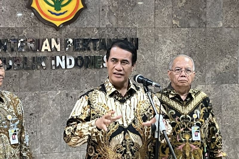 Mentan Andi Amran Sulaiman di Kantor Kementerian Pertanian, Jakarta Selatan, Rabu (14/5/2025).(KOMPAS.com/NIRMALA MAULANA)