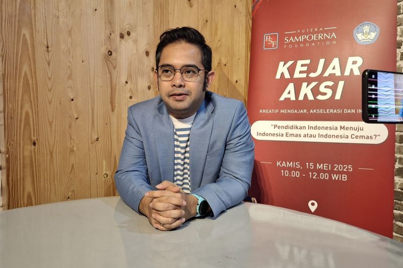 Sutradara Film Jumbo Ryan Adriandhy saat ditemui jurnalis setelah mengisi acara Kejar Aksi oleh Putra Sampoerna Foundation dan Kementerian Pendidikan Dasar dan Menengah di Gedung Kemendikdasmen