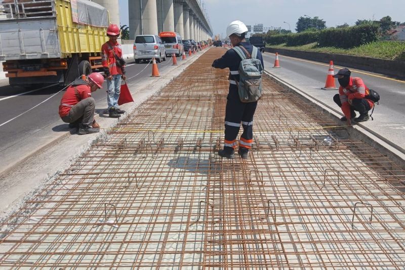 Perkerjaan jalan di Tol Cipularang(Jasa Marga)